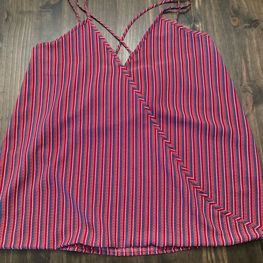🌼burgundy and blue Geo print sleeveless blouse size medium